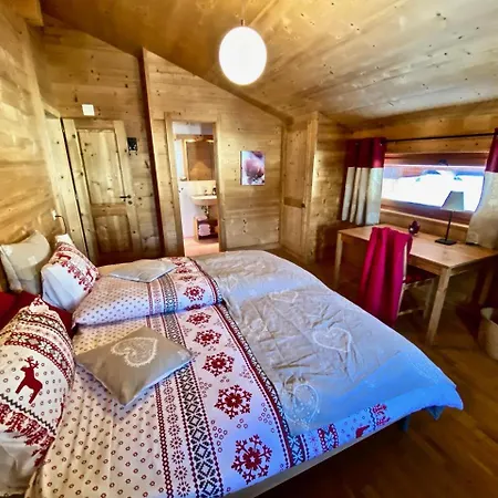Le Mélézin Bleu Chalet *
